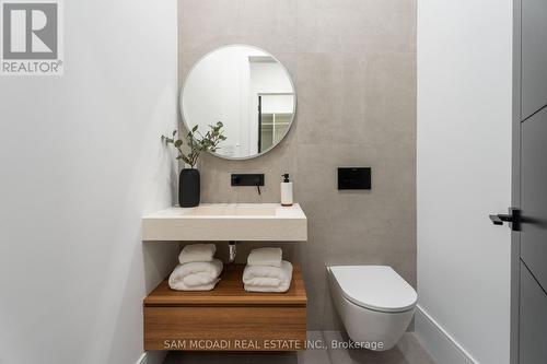 32 Swan Avenue, Toronto, ON - Indoor Photo Showing Bathroom