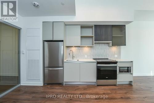 226 - 395 Dundas Street W, Oakville, ON - Indoor Photo Showing Kitchen