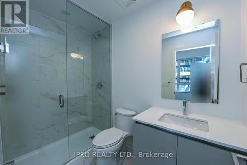 226 - 395 Dundas Street W, Oakville, ON - Indoor Photo Showing Bathroom