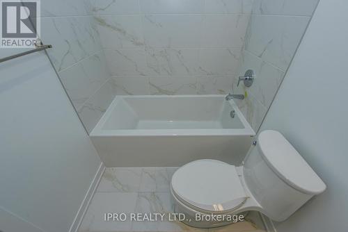 226 - 395 Dundas Street W, Oakville, ON - Indoor Photo Showing Bathroom