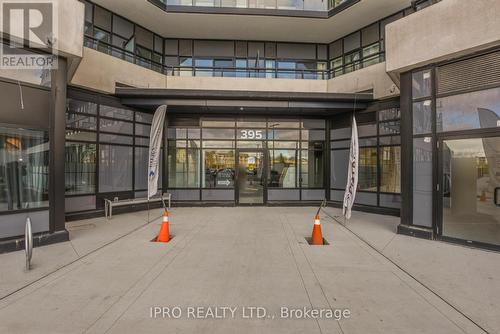 226 - 395 Dundas Street W, Oakville, ON - Outdoor