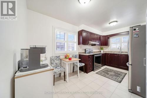 100 Brickyard Way, Brampton, ON - Indoor Photo Showing Kitchen