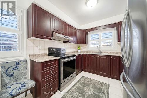 100 Brickyard Way, Brampton, ON - Indoor Photo Showing Kitchen