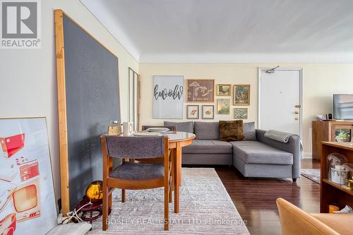 16 - 288 Reynolds Street, Oakville, ON - Indoor Photo Showing Living Room