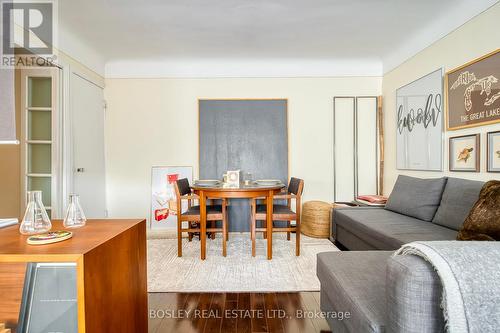 16 - 288 Reynolds Street, Oakville, ON - Indoor Photo Showing Living Room