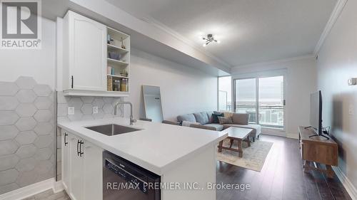 1309 - 100 John Street, Brampton, ON - Indoor Photo Showing Kitchen