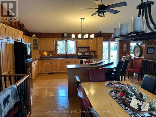 1585 East Road Loop, Hastings Highlands, ON - Indoor