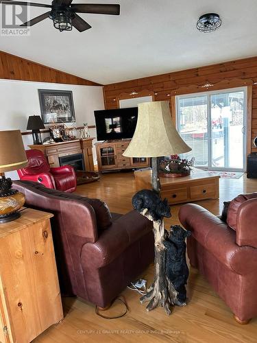 1585 East Road Loop, Hastings Highlands, ON - Indoor Photo Showing Living Room