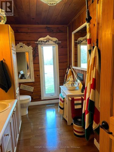 1585 East Road Loop, Hastings Highlands, ON - Indoor Photo Showing Bathroom