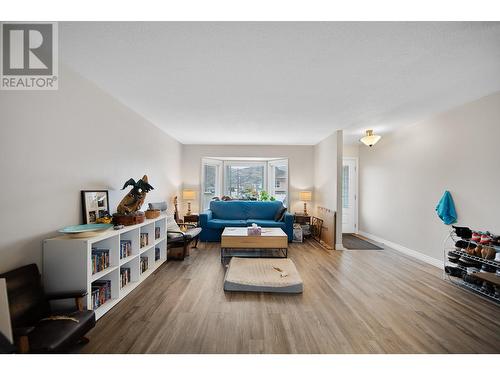 1317 Lethbridge Avenue Avenue, Kamloops, BC - Indoor Photo Showing Living Room