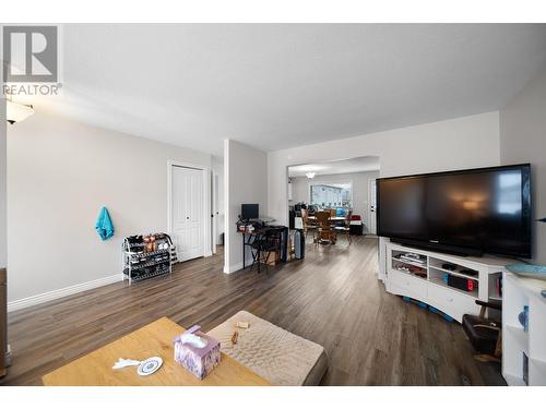 1317 Lethbridge Avenue Avenue, Kamloops, BC - Indoor Photo Showing Living Room