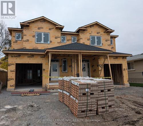 6668 Hawkins Street, Niagara Falls (217 - Arad/Fallsview), ON - Outdoor With Deck Patio Veranda With Facade