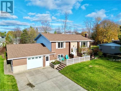 2 + 2 Bedroom Raised Bungalow - 34 Archibald Place, Southampton, ON - Outdoor