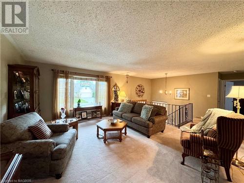 34 Archibald Place, Southampton, ON - Indoor Photo Showing Living Room