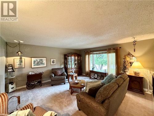 34 Archibald Place, Southampton, ON - Indoor Photo Showing Living Room