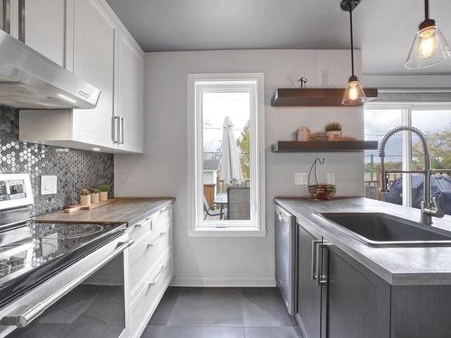 Cuisine - 160 Rue Hogue, Sainte-Anne-Des-Plaines, QC - Indoor Photo Showing Kitchen With Double Sink