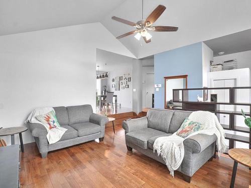 Salon - 160 Rue Hogue, Sainte-Anne-Des-Plaines, QC - Indoor Photo Showing Living Room