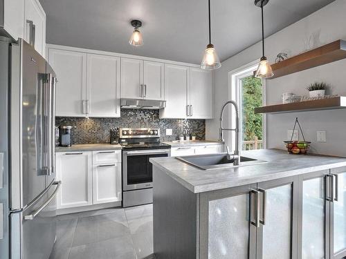 Cuisine - 160 Rue Hogue, Sainte-Anne-Des-Plaines, QC - Indoor Photo Showing Kitchen With Upgraded Kitchen