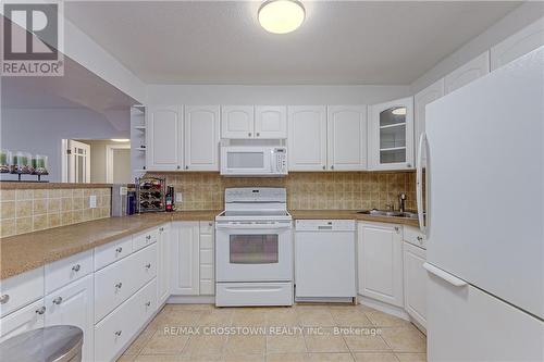 1104 Alfred Street, Innisfil, ON - Indoor Photo Showing Kitchen With Double Sink