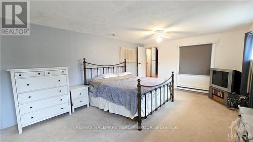 156 Sunning Hills Crescent, Ottawa, ON - Indoor Photo Showing Bedroom