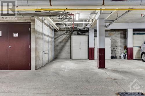 405 Erb Street W Unit#306, Waterloo, ON - Indoor Photo Showing Garage