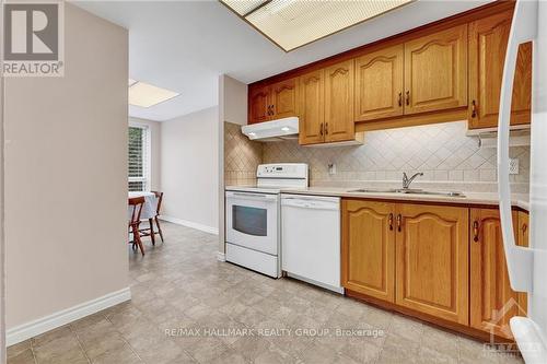 306 - 405 Erb Street W, Waterloo, ON - Indoor Photo Showing Kitchen With Double Sink