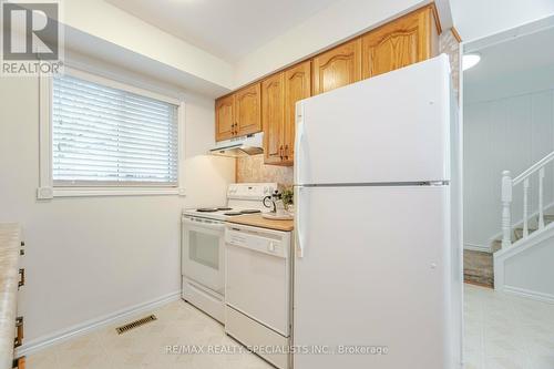 19 - 561 Childs Drive, Milton, ON - Indoor Photo Showing Kitchen