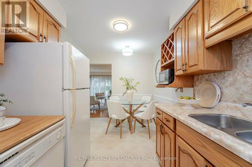 19 - 561 Childs Drive, Milton, ON - Indoor Photo Showing Kitchen With Double Sink