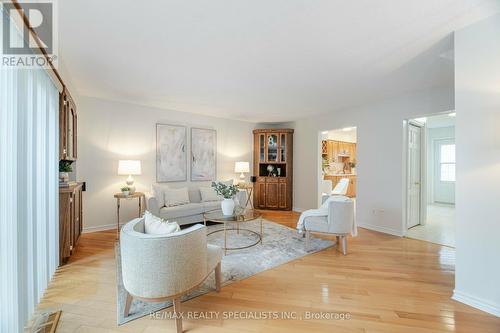 19 - 561 Childs Drive, Milton, ON - Indoor Photo Showing Living Room