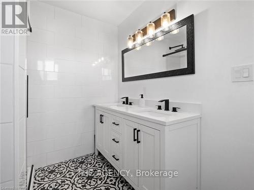 24 Keefer Road, Thorold (Confederation Heights), ON - Indoor Photo Showing Bathroom