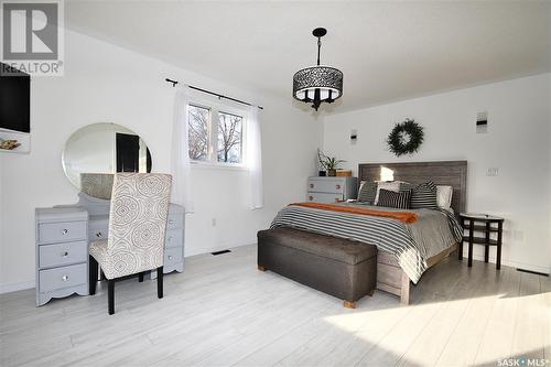 809 14Th Street W, Prince Albert, SK - Indoor Photo Showing Bedroom