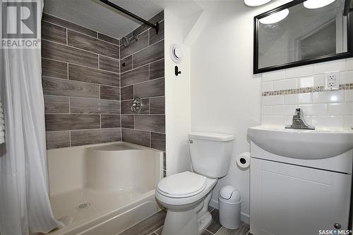 809 14Th Street W, Prince Albert, SK - Indoor Photo Showing Bathroom