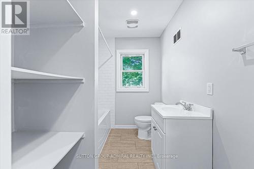 7613 Highway 26, Clearview, ON - Indoor Photo Showing Bathroom