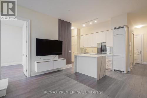 Ph06 - 9075 Jane Street, Vaughan, ON - Indoor Photo Showing Kitchen