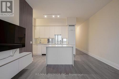 Ph06 - 9075 Jane Street, Vaughan, ON - Indoor Photo Showing Kitchen