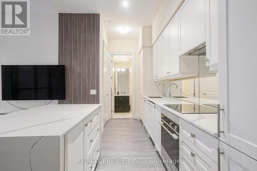 Ph06 - 9075 Jane Street, Vaughan, ON - Indoor Photo Showing Kitchen