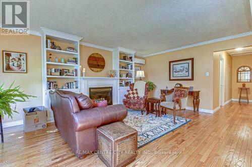 112 Harold Ct Court, Lucan Biddulph (Lucan), ON - Indoor Photo Showing Living Room With Fireplace