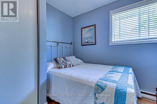 112 Harold Ct Court, Lucan Biddulph (Lucan), ON - Indoor Photo Showing Bedroom