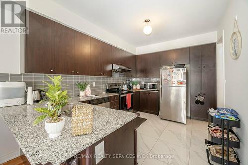 8 Haymarket Drive, Brampton, ON - Indoor Photo Showing Kitchen With Upgraded Kitchen