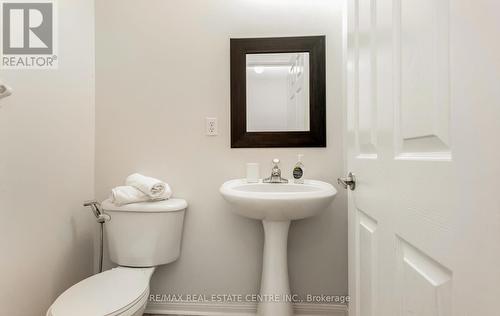 1096 Barclay Circle, Milton, ON - Indoor Photo Showing Bathroom