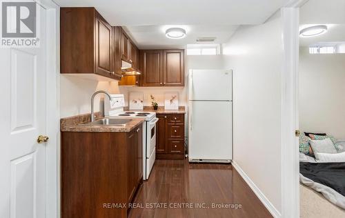 1096 Barclay Circle, Milton, ON - Indoor Photo Showing Kitchen With Double Sink