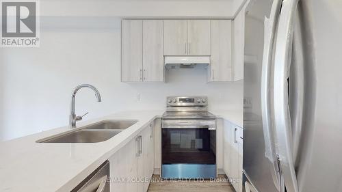 1532 Wheatcroft Drive, Oshawa, ON - Indoor Photo Showing Kitchen With Stainless Steel Kitchen With Double Sink With Upgraded Kitchen