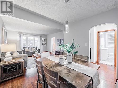 270 Highland Avenue, Oshawa, ON - Indoor Photo Showing Living Room