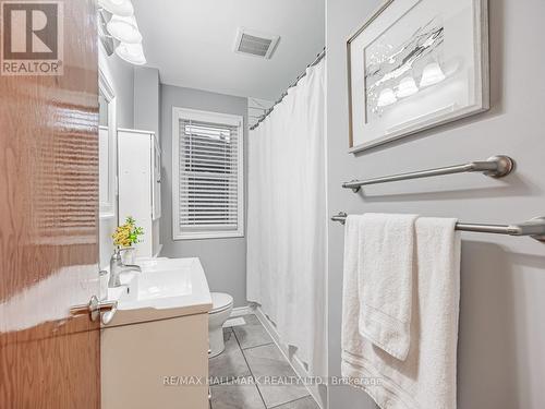 270 Highland Avenue, Oshawa, ON - Indoor Photo Showing Bathroom