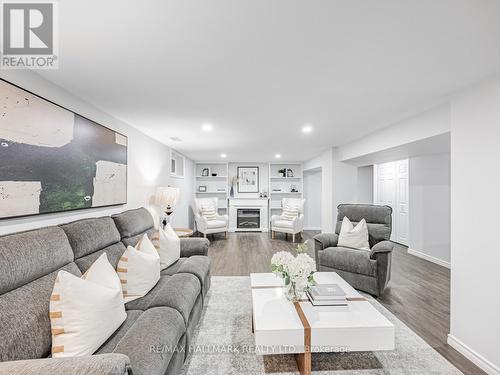 270 Highland Avenue, Oshawa, ON - Indoor Photo Showing Living Room