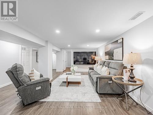 270 Highland Avenue, Oshawa, ON - Indoor Photo Showing Living Room