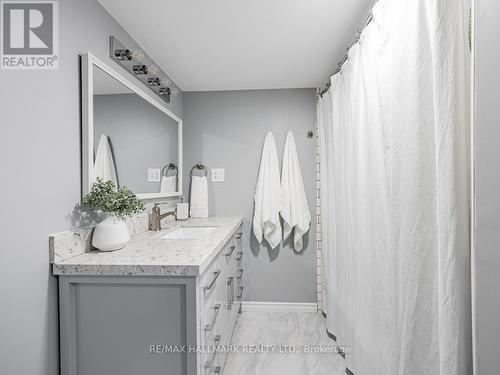 270 Highland Avenue, Oshawa, ON - Indoor Photo Showing Bathroom