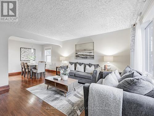 270 Highland Avenue, Oshawa, ON - Indoor Photo Showing Living Room