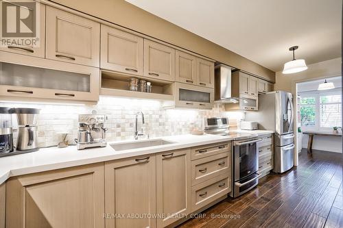 1246 Cottonwood Crescent, Oakville, ON - Indoor Photo Showing Kitchen With Upgraded Kitchen