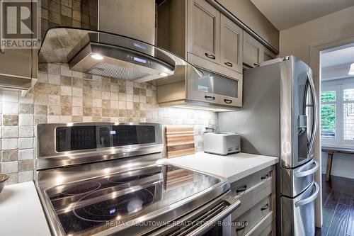 1246 Cottonwood Crescent, Oakville, ON - Indoor Photo Showing Kitchen With Stainless Steel Kitchen